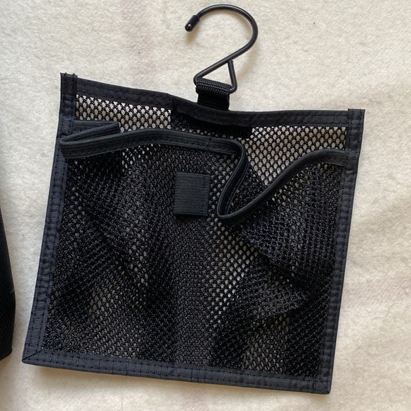 Dockers Black Hanging Travel Toiletries Kit - Picture 9 of 15